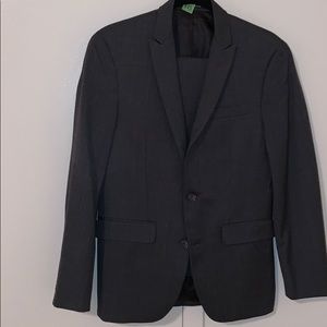 Men’s suit worn once